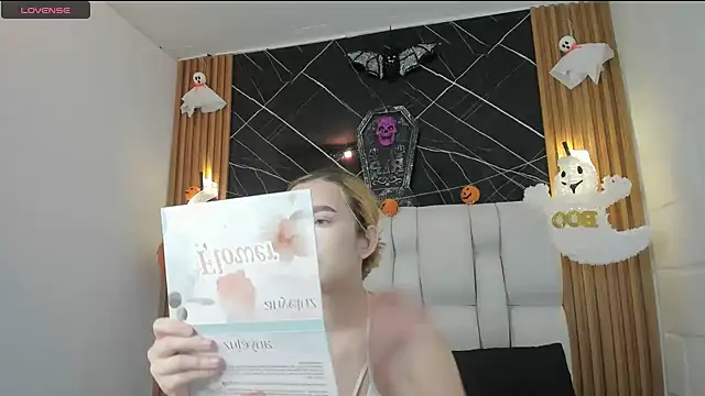 kristal joi dl online show from 10-27-25, 12:42