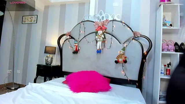 MiaAmore  online show from 12-17-25, 03:29