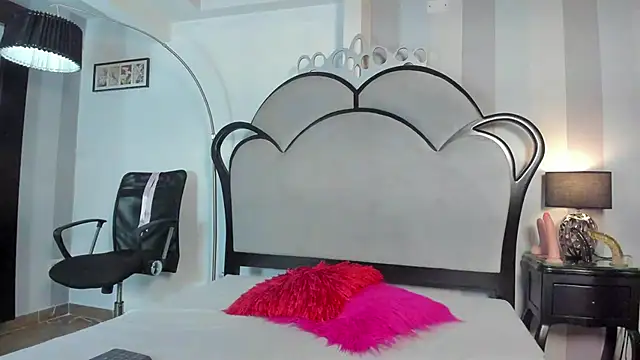 MiaAmore  online show from 06-05-26, 05:51