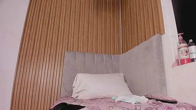 Snapshot of abby_swith41 chatting on 02-18-26, 01:29 abby swith41 online show from 02-18-26, 01:29