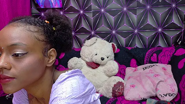 Shantall ks online show from 10-30-25, 04:03