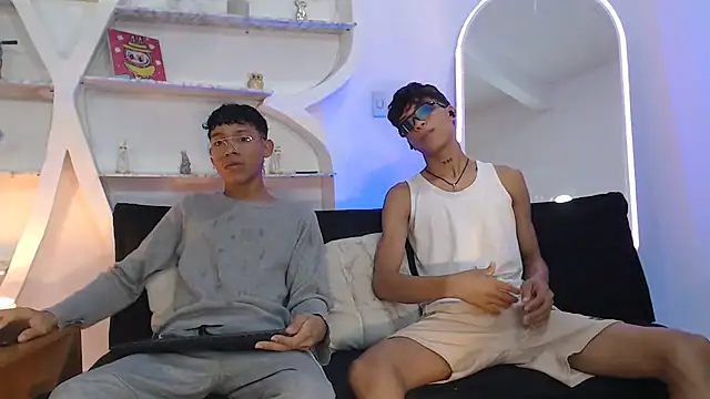 Snapshot of BEAUTY_BOYS1 chatting on 09-20-25, 07:09 BEAUTY BOYS1 online show from 09-20-25, 07:09