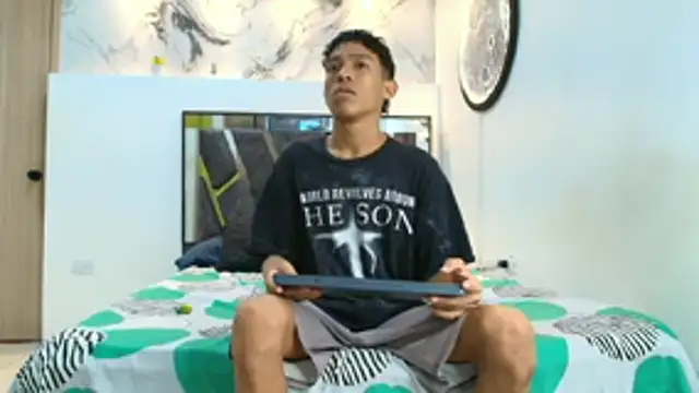 Snapshot of BEAUTY_BOYS1 chatting on 10-24-25, 07:05 BEAUTY BOYS1 online show from 10-24-25, 07:05