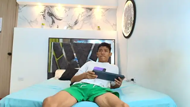 Snapshot of BEAUTY_BOYS1 chatting on 10-26-25, 07:14 BEAUTY BOYS1 online show from 10-26-25, 07:14