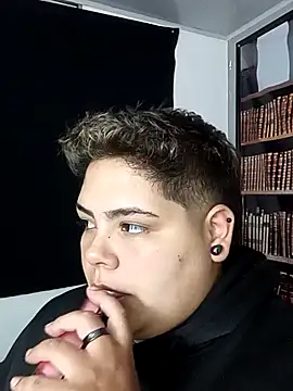 Snapshot of Hailey_Curvy chatting on 10-16-25, 03:07 Hailey Curvy online show from 10-16-25, 03:07