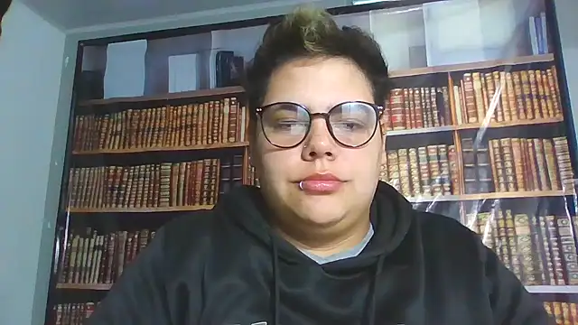 Snapshot of Hailey_Curvy chatting on 11-11-25, 11:10 Hailey Curvy online show from 11-11-25, 11:10