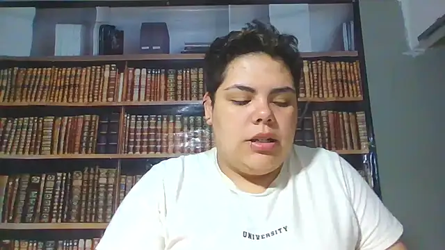 Snapshot of Hailey_Curvy chatting on 01-08-26, 09:33 Hailey Curvy online show from 01-08-26, 09:33