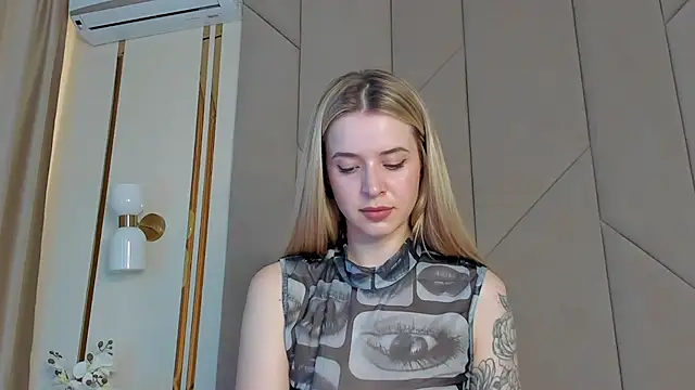 Touch me online show from 09-19-25, 02:40