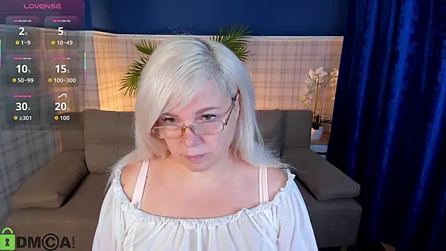 Snapshot of Hella_Fabel chatting on 11-22-25, 01:04 Hella Fabel online show from 11-22-25, 01:04