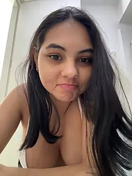 Snapshot of AlinnaRosee_ chatting on 06-20-26, 07:16 AlinnaRosee online show from 06-20-26, 07:16