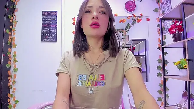 Snapshot of Tammy_Thompson_ chatting on 02-11-26, 02:33 Tammy Thompson online show from 02-11-26, 02:33