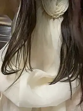 Leyleisanmay online show from 10-30-25, 05:24