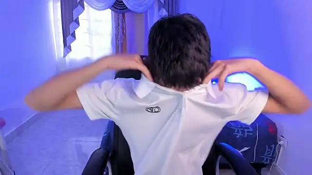 Aron Boyy online show from 11-12-25, 08:41