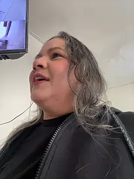 Snapshot of Lucy_Milf_474 chatting on 07-12-26, 12:07 Lucy Milf 474 online show from 07-12-26, 12:07
