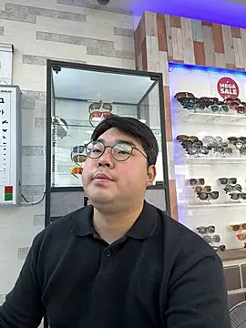 Snapshot of gayfucuxuc chatting on 12-04-25, 04:00 gayfucuxuc online show from 12-04-25, 04:00