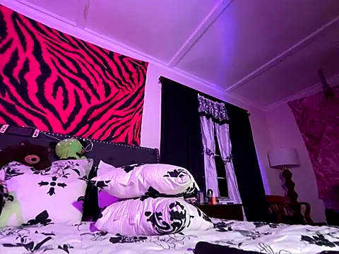 Snapshot of GoddessJemma chatting on 09-21-25, 11:39 GoddessJemma online show from 09-21-25, 11:39