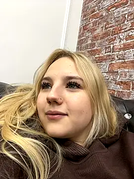 Sky Cutie online show from 10-23-25, 04:45