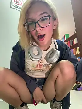 Snapshot of SweetBunnyGF chatting on 05-29-26, 01:25 SweetBunnyGF online show from 05-29-26, 01:25
