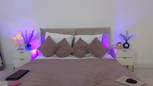 Snapshot of Jules_night chatting on 11-08-25, 09:24 Jules night online show from 11-08-25, 09:24