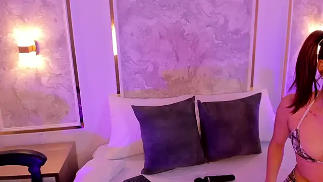 Snapshot of doll_eyees_ chatting on 12-04-25, 02:43 doll eyees online show from 12-04-25, 02:43