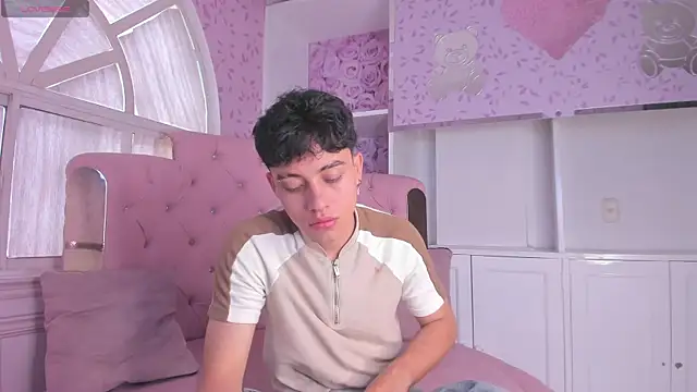 Dani rivass online show from 12-17-25, 01:28