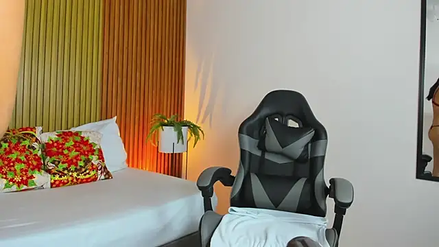 Snapshot of liliand_ chatting on 12-05-25, 02:09 liliand online show from 12-05-25, 02:09