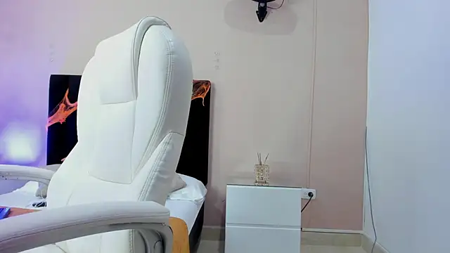 Snapshot of Nascary_Fox chatting on 10-10-25, 07:46 Nascary Fox online show from 10-10-25, 07:46