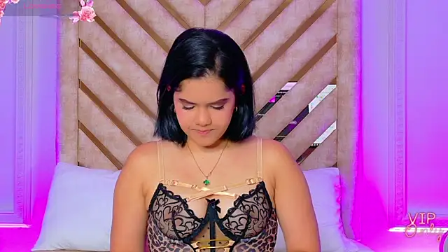 Snapshot of Martina-Roberts- chatting on 01-12-26, 05:12 Martina-Roberts- online show from 01-12-26, 05:12