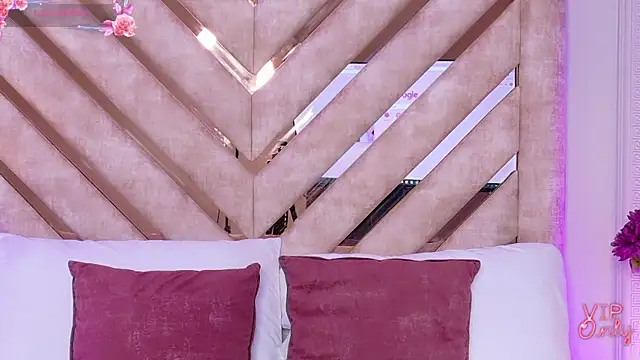 Snapshot of Martina-Roberts- chatting on 02-07-26, 05:11 Martina-Roberts- online show from 02-07-26, 05:11