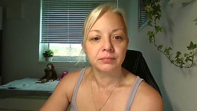 Linsy Kim online show from 11-09-25, 06:55