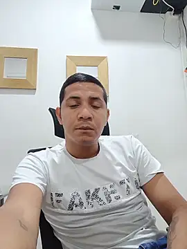 Snapshot of JoaoSalgado chatting on 05-13-26, 04:32 JoaoSalgado online show from 05-13-26, 04:32
