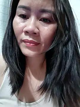Snapshot of Singlemom69x chatting on 10-15-25, 02:39 Singlemom69x online show from 10-15-25, 02:39