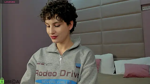 Adeline Perle online show from 12-03-25, 01:02