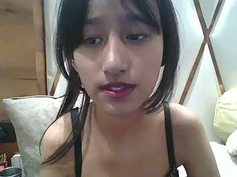 Snapshot of lily_9900 chatting on 11-14-25, 03:44 lily 9900 online show from 11-14-25, 03:44