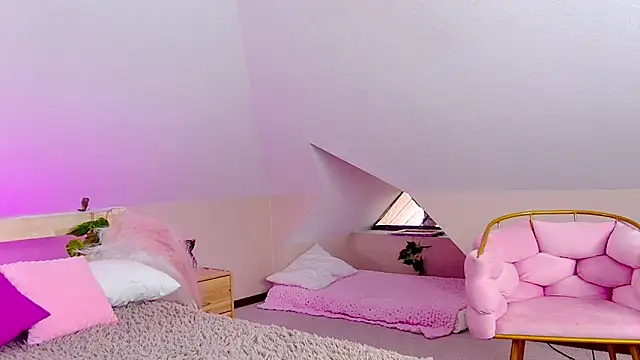 Snapshot of Liann_Stark chatting on 10-28-25, 07:01 Liann Stark online show from 10-28-25, 07:01