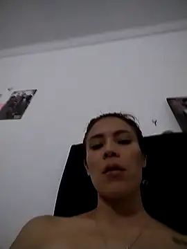 dulcelatin21 online show from 11-10-25, 04:33