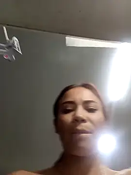 dulcelatin21 online show from 12-16-25, 12:04