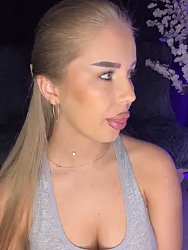 AubrieleRouj1 online show from 03-26-26, 05:18