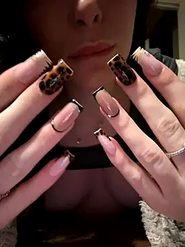 Snapshot of Sophsaysxox chatting on 11-14-25, 11:13 Sophsaysxox online show from 11-14-25, 11:13