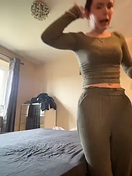 Snapshot of Sophsaysxox chatting on 11-15-25, 02:02 Sophsaysxox online show from 11-15-25, 02:02