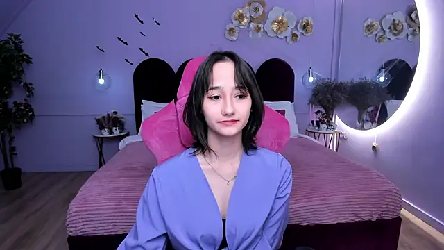 Snapshot of EmilySwonn chatting on 10-27-25, 04:11 EmilySwonn online show from 10-27-25, 04:11