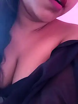 Snapshot of Aaradhya_Sharma chatting on 10-15-25, 03:28 Aaradhya Sharma online show from 10-15-25, 03:28