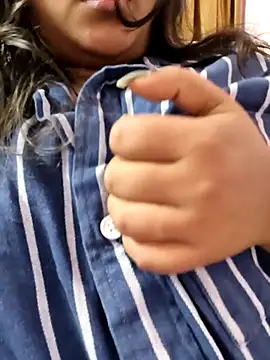 Snapshot of Aaradhya_Sharma chatting on 02-12-26, 06:14 Aaradhya Sharma online show from 02-12-26, 06:14