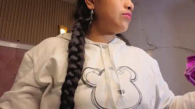 Victoria b  online show from 11-08-25, 08:18