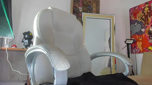 mila dash online show from 11-10-25, 12:15