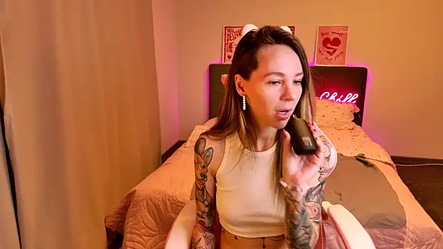 MiaGraham1 online show from 04-18-26, 07:07