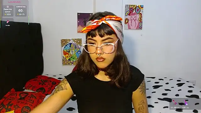 Snapshot of Divinejewel444 chatting on 10-27-25, 07:45 Divinejewel444 online show from 10-27-25, 07:45