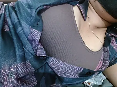 Snapshot of Vaani_Singha chatting on 09-14-25, 05:39 Vaani Singha online show from 09-14-25, 05:39