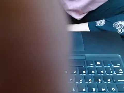 Snapshot of Vaani_Singha chatting on 10-11-25, 03:32 Vaani Singha online show from 10-11-25, 03:32