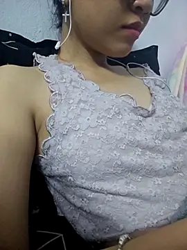 Snapshot of _Thaotam_ chatting on 10-10-25, 11:09  Thaotam  online show from 10-10-25, 11:09